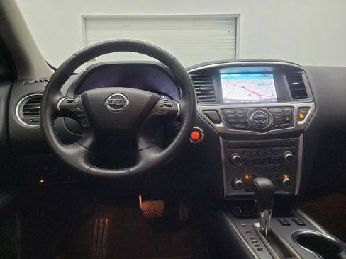 Used 2020 Nissan Pathfinder SL FWD image 22