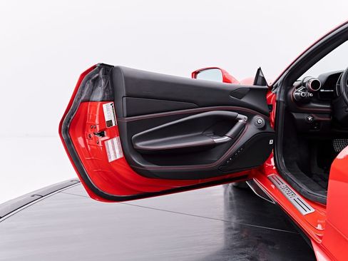 Used 2020 Ferrari F8 Tributo RWD image 46