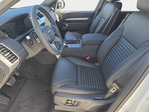 New 2026 Land Rover Discovery Limited Edition image 17