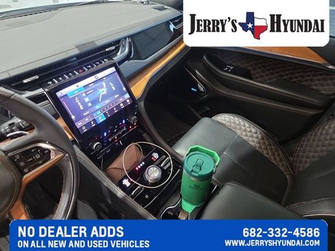 Used 2023 Jeep Grand Cherokee L Summit AWD/4WD image 13