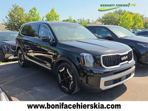 Used 2023 Kia Telluride EX w/ EX Captain's Chair Package AWD/4WD image 1