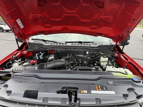 New 2026 Ford F250 Lariat w/ Black Appearance Package image 31