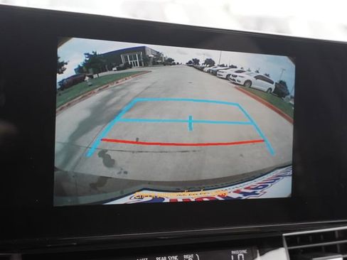 Used 2025 Toyota Sienna XLE FWD image 26