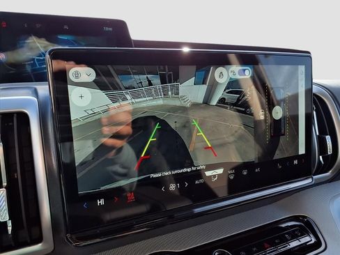 New 2026 Ford Expedition Active image 13