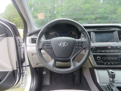Used 2016 Hyundai Sonata SE FWD image 14