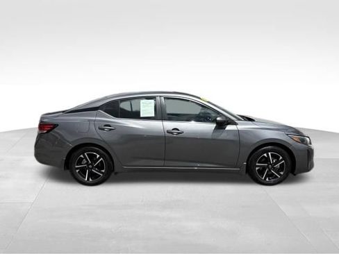Used 2025 Nissan Sentra SV FWD image 9