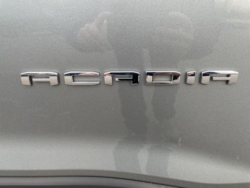 Used 2023 GMC Acadia SLE image 11