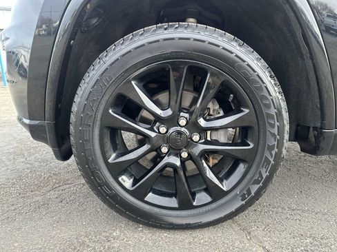 Used 2020 Jeep Grand Cherokee Altitude image 17