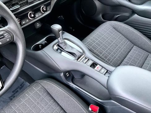 Used 2025 Honda HR-V LX image 15