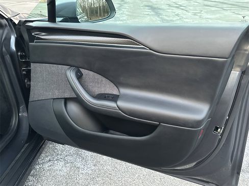 Used 2021 Tesla Model S Plaid image 14