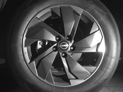 Used 2025 Nissan Rogue SV AWD/4WD image 15
