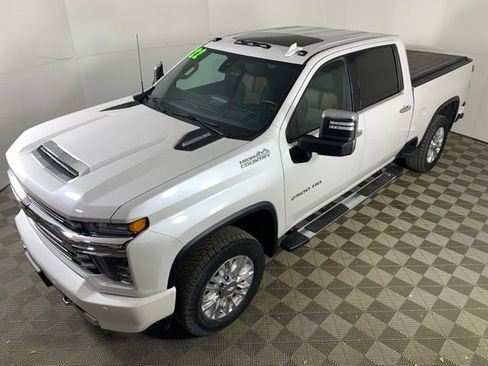 Used 2022 Chevrolet Silverado 2500 High Country w/ Z71 Off-Road Package AWD/4WD image 16