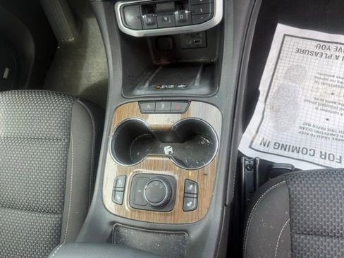 Used 2023 GMC Acadia SLE w/ Driver Convenience Package AWD/4WD image 7