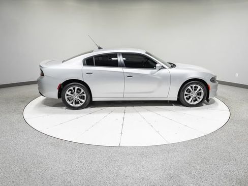 Used 2020 Dodge Charger SXT AWD/4WD image 3