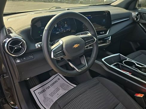 Used 2025 Chevrolet Equinox LT FWD image 14