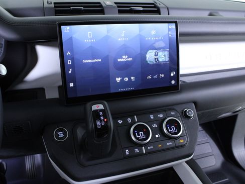 Used 2025 Land Rover Defender 110 S image 26