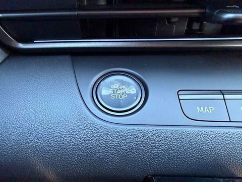 Used 2025 Hyundai Elantra SEL image 10