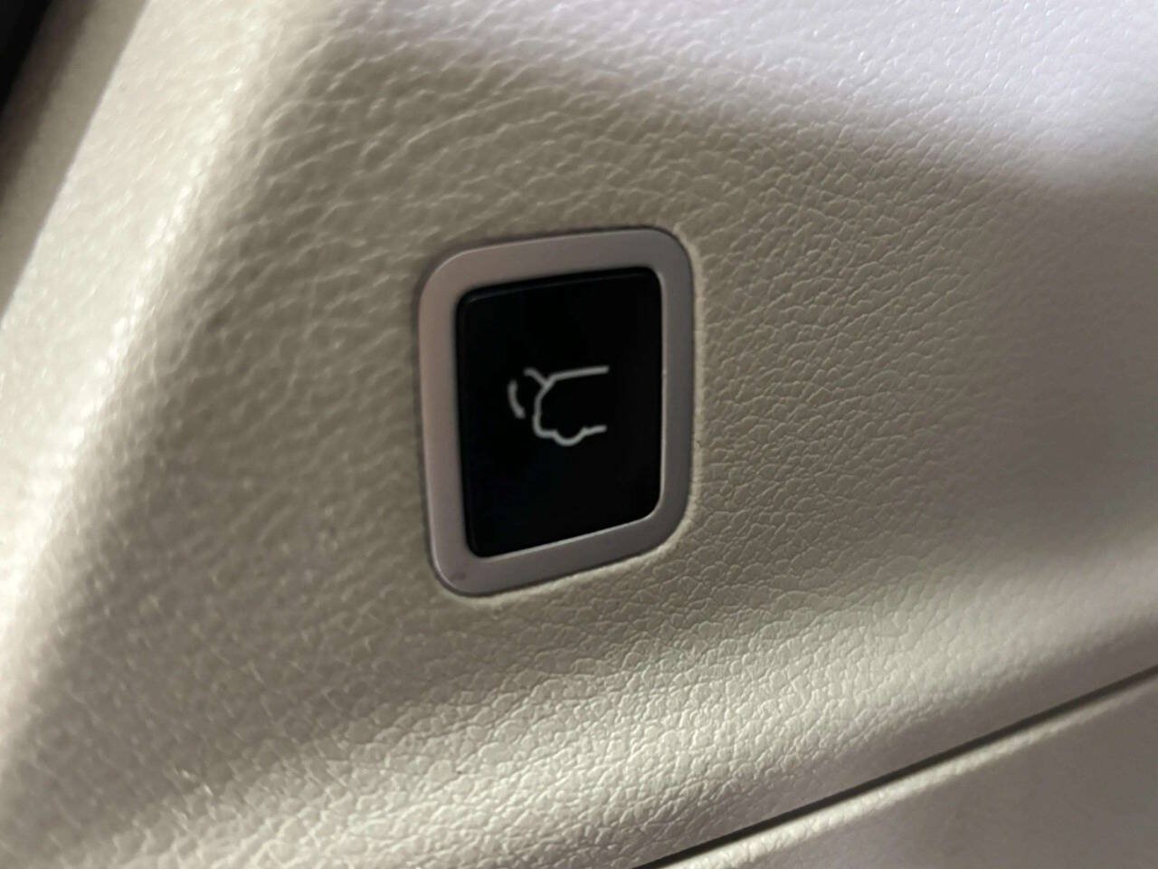Used 2020 Chrysler Pacifica Touring-L FWD image 17