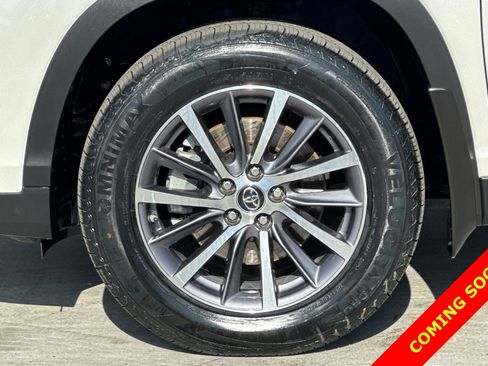 Used 2019 Toyota Highlander XLE image 28
