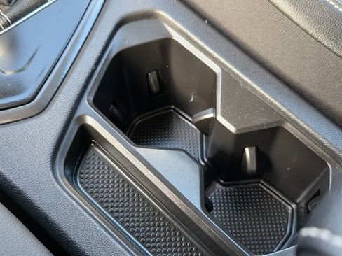 Used 2023 Volkswagen Tiguan SE image 36