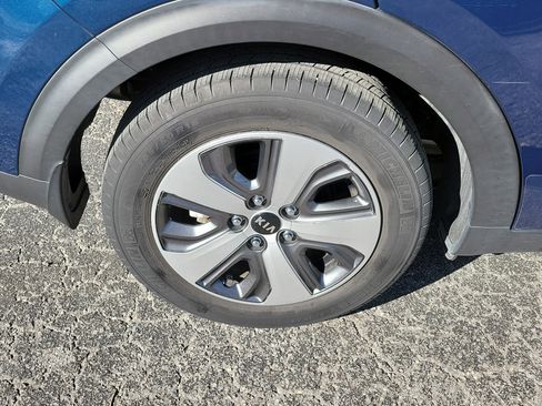 Certified 2021 Kia Niro LX image 36