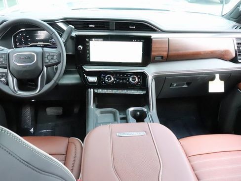 New 2025 GMC Sierra 2500 Denali Ultimate image 15