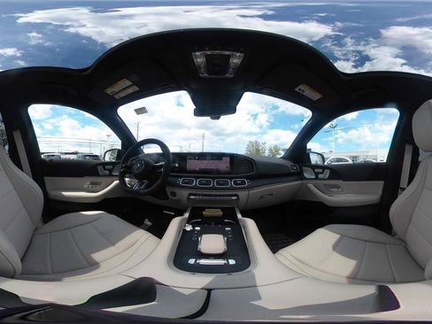 Used 2025 Mercedes-Benz GLS 450 4MATIC image 38