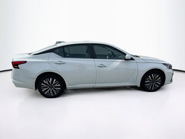 Used 2023 Nissan Altima 2.5 SV AWD/4WD image 8