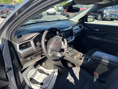Used 2023 GMC Acadia SLE w/ Driver Convenience Package AWD/4WD image 3