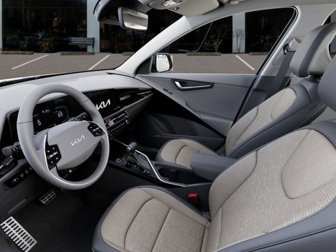 New 2025 Kia Niro SX Touring image 17