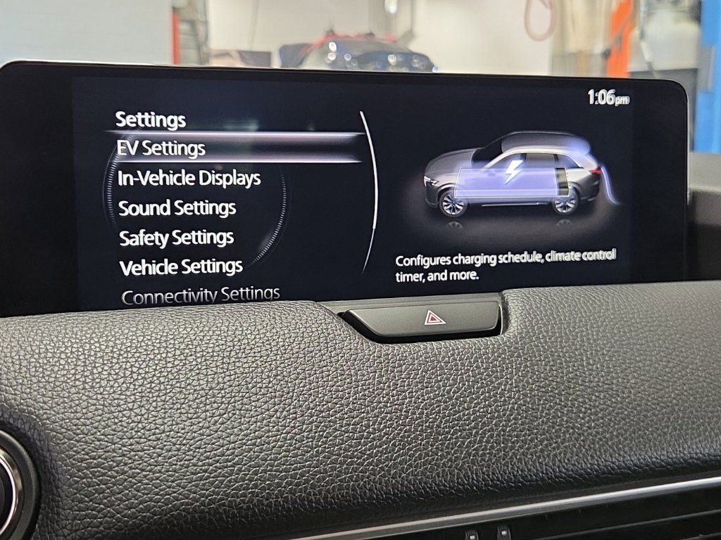 Used 2025 MAZDA CX-90 Plug-In Hybrid w/ Preferred AWD/4WD image 43