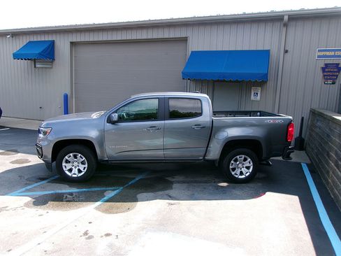 Used 2022 Chevrolet Colorado LT w/ LT Convenience Package image 3