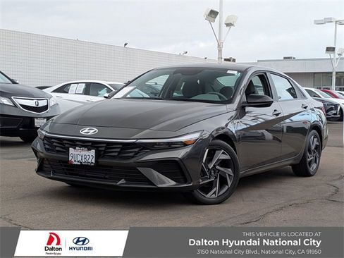 Used 2025 Hyundai Elantra Sport image 1