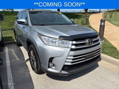 Used 2018 Toyota Highlander XLE AWD/4WD image 3