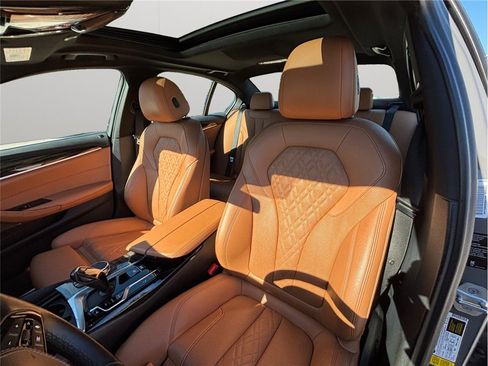 Used 2021 BMW 530i xDrive w/ Premium Package image 18