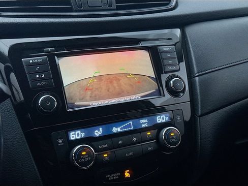 Used 2019 Nissan Rogue SV FWD image 15