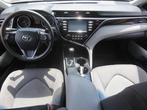 Used 2018 Toyota Camry LE FWD image 12