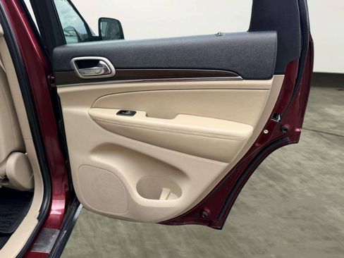 Used 2017 Jeep Grand Cherokee Limited AWD/4WD image 21