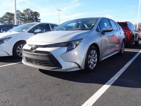 Used 2023 Toyota Corolla LE image 1