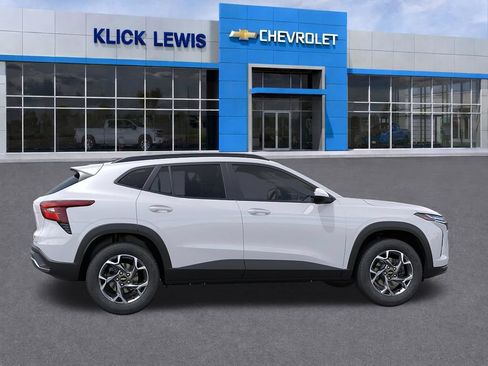 New 2026 Chevrolet Trax LT w/ LT Convenience Package FWD image 5