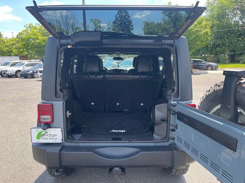 Used 2014 Jeep Wrangler Unlimited Rubicon w/ Connectivity Group AWD/4WD image 19