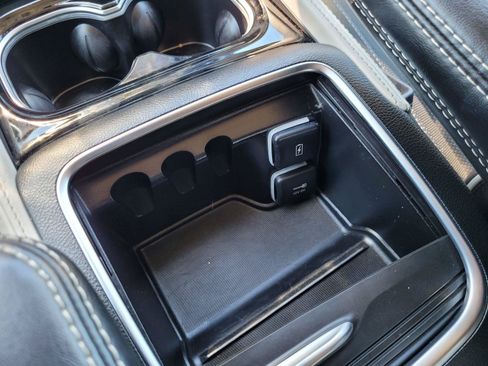 Used 2023 Chrysler Pacifica Limited FWD image 26