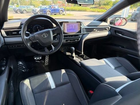 Used 2025 Toyota Camry SE FWD image 7