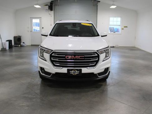 Used 2024 GMC Terrain SLT image 3