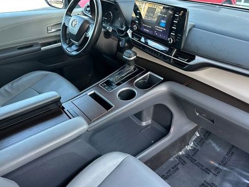 Used 2023 Toyota Sienna XLE image 21