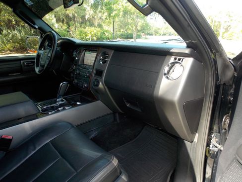 Used 2016 Ford Expedition EL Platinum image 12