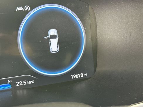 Used 2023 Hyundai Santa Fe SEL w/ Premium Package image 12