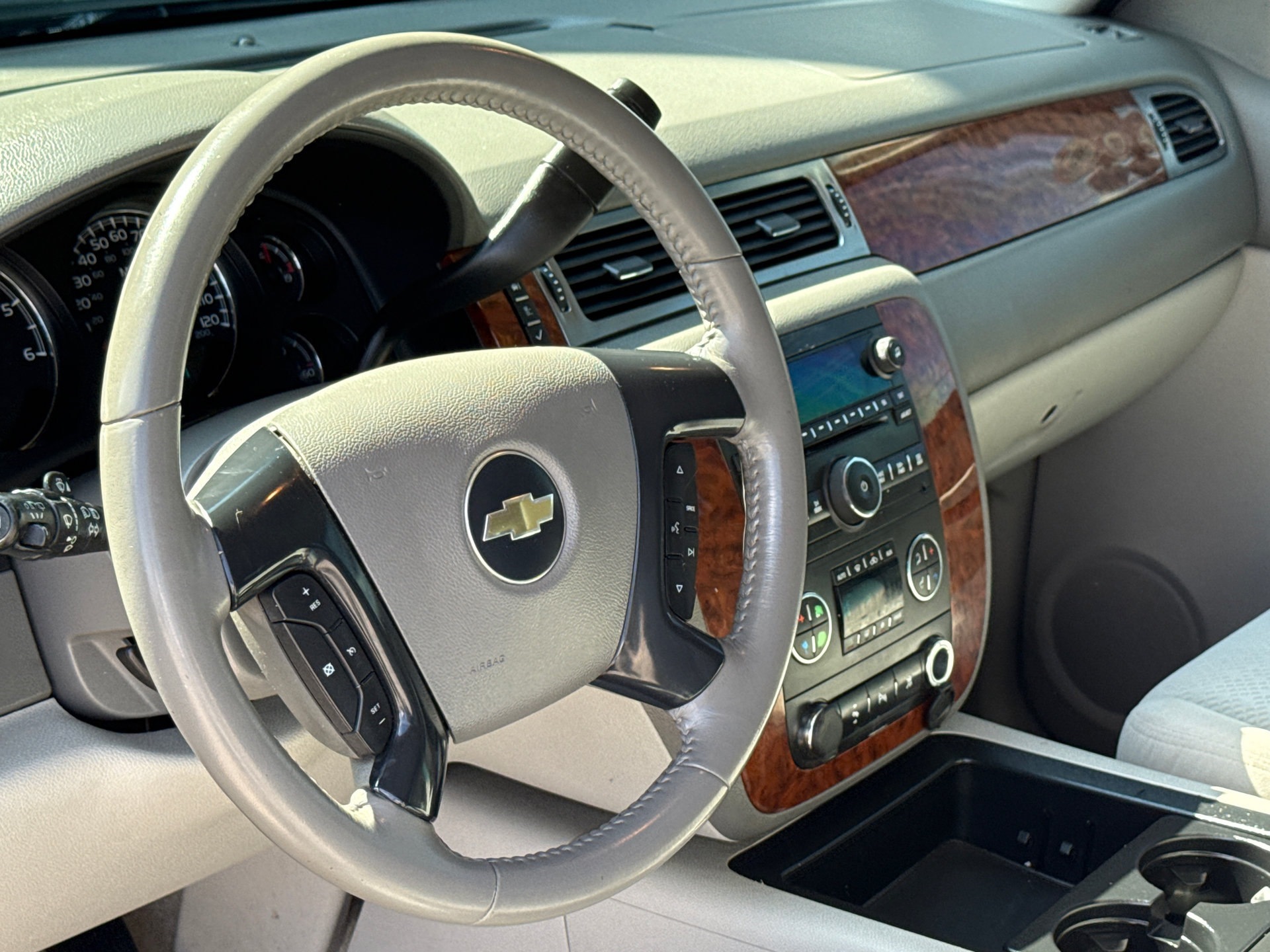 Used 2007 Chevrolet Suburban LT w/ 1LT Special Edition RWD image 19