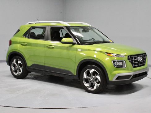 Used 2024 Hyundai Venue SEL FWD image 1