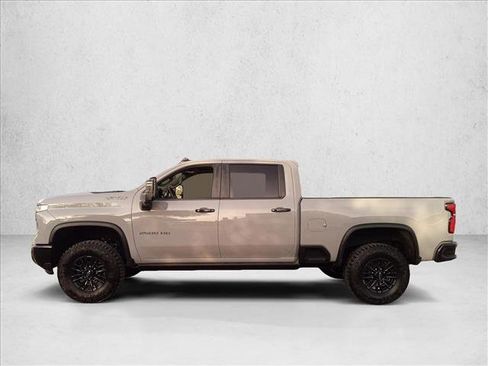 Used 2025 Chevrolet Silverado 2500 ZR2 w/ Technology Package AWD/4WD image 8